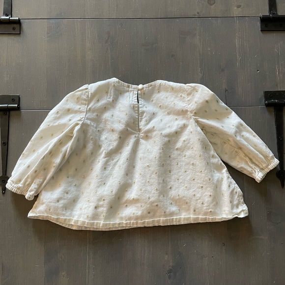 2/$15🍒 Beautiful Cream and Gold Blouse - Picture 6 of 6